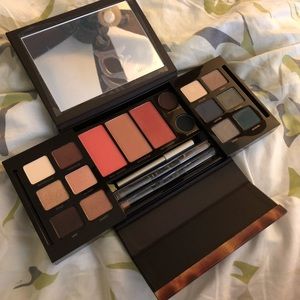Laura Mercier Masterclass makeup palette